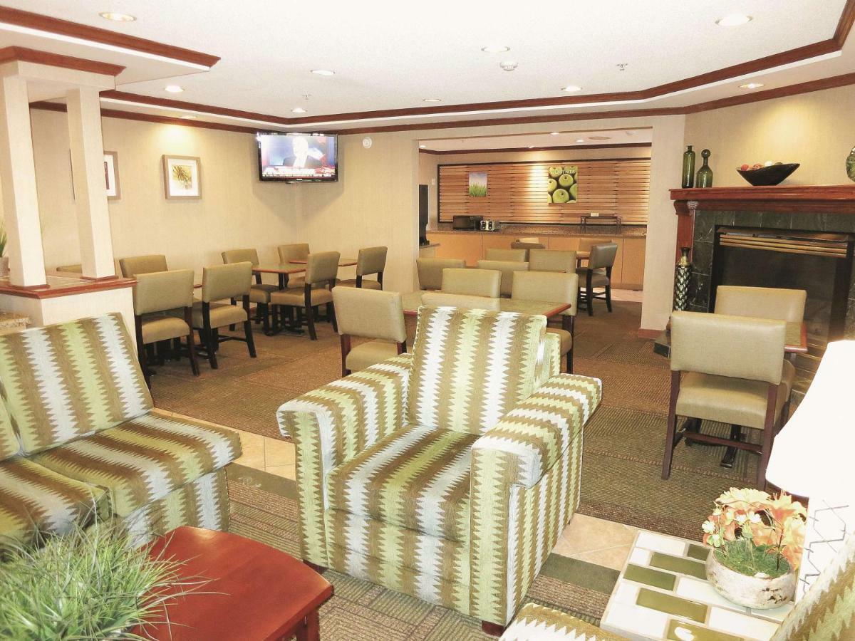 La Quinta Inn By Wyndham Milwaukee West 布鲁克菲尔德 外观 照片